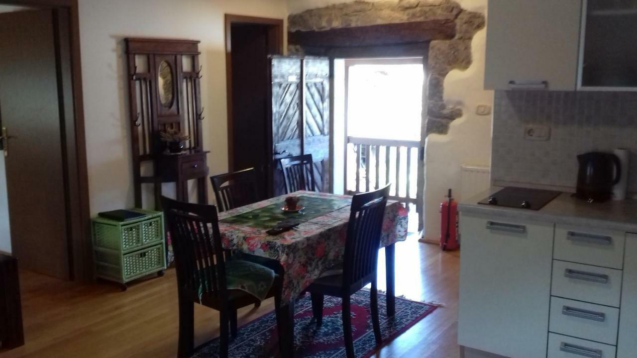 Dutovlje Apartmaji Pri Zivcovih מראה חיצוני תמונה